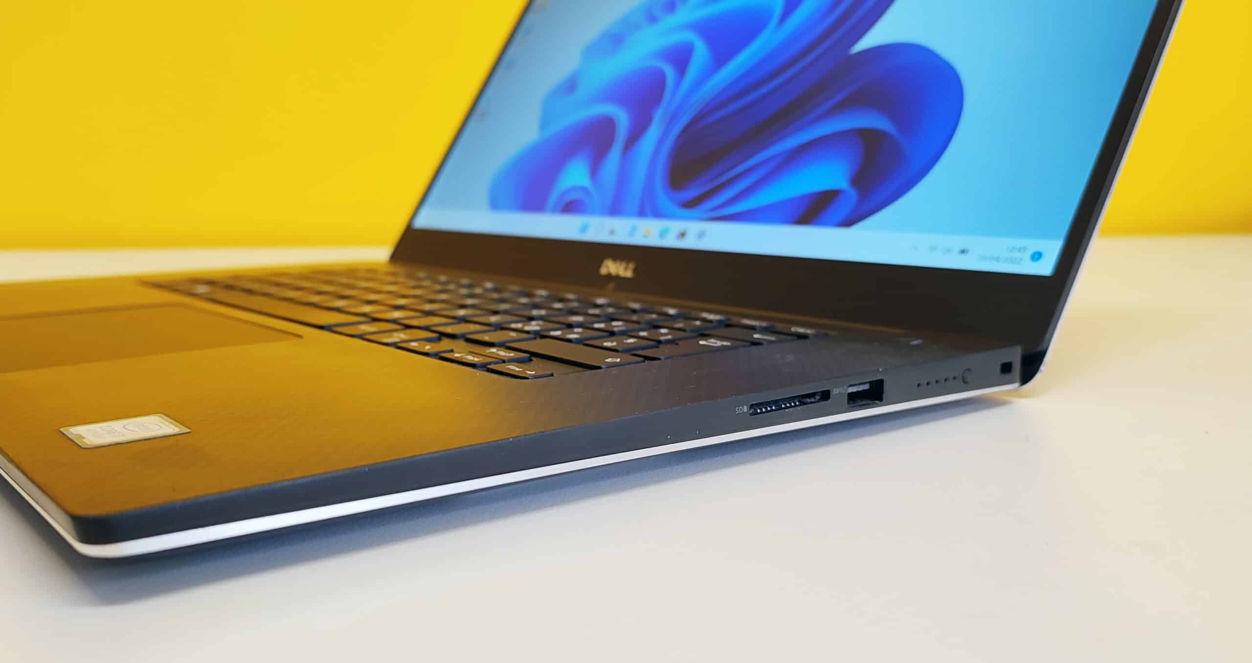 DELL Precision 5530 Notebook Workstation 15.6″ Full HD IPS | Intel Core i9-8950HK 2.9Ghz | Ram 32Gb | SSD NVMe 512Gb | Nvidia Quadro P2000 | WiFi HDMI Web Cam | Windows 11 Pro DELL Precision 5530 Notebook Workstation 15.6″ Full HD IPS | Intel Core i9-8950HK 2.9Ghz | Ram 32Gb | SSD NVMe 512Gb | Nvidia Quadro P2000 | WiFi HDMI Web Cam | Windows 11 Pro